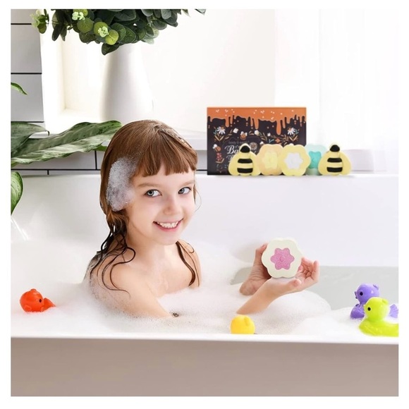 Body and earth bath bomb set (6): Honey, Rose and Lily scents NIB - Picture 5 of 11